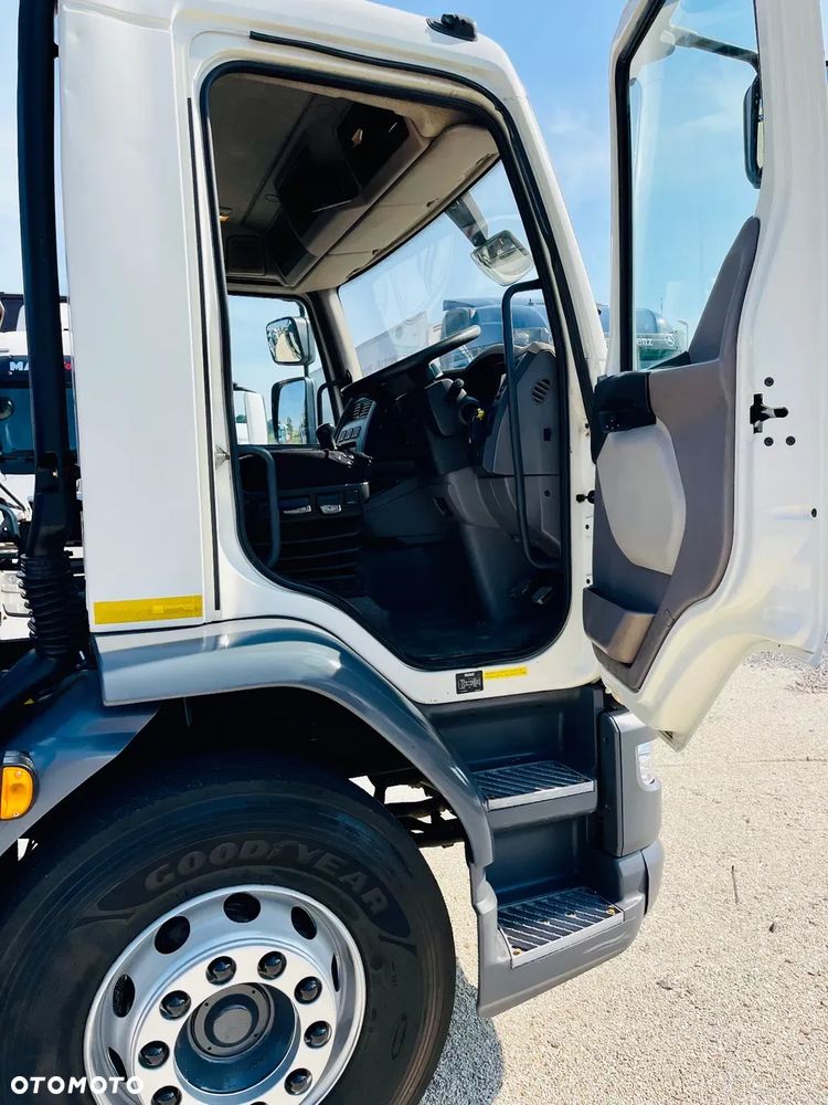 DAF CF LF 18.250 Euro 6 skrzyniowy + HDS HIAB 122 // 4x2 // manual // klima // resor // Anglik !!! // kran Krane żuraw dzwig - 22
