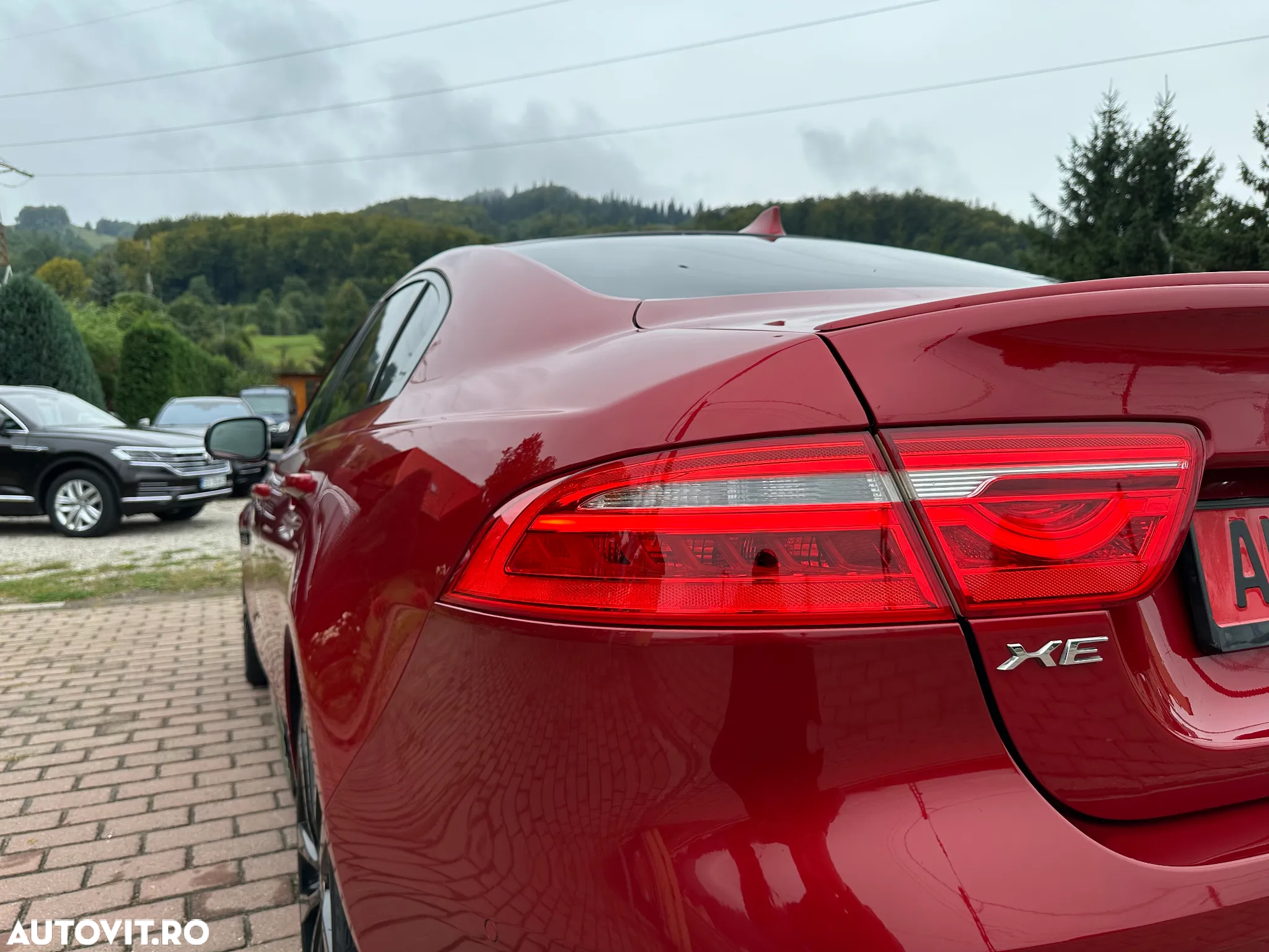 Jaguar XE RWD S - 15