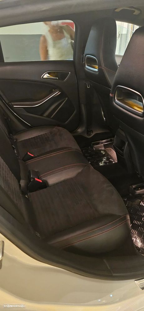 Mercedes-Benz CLA 200 d Shooting Brake AMG Line - 30