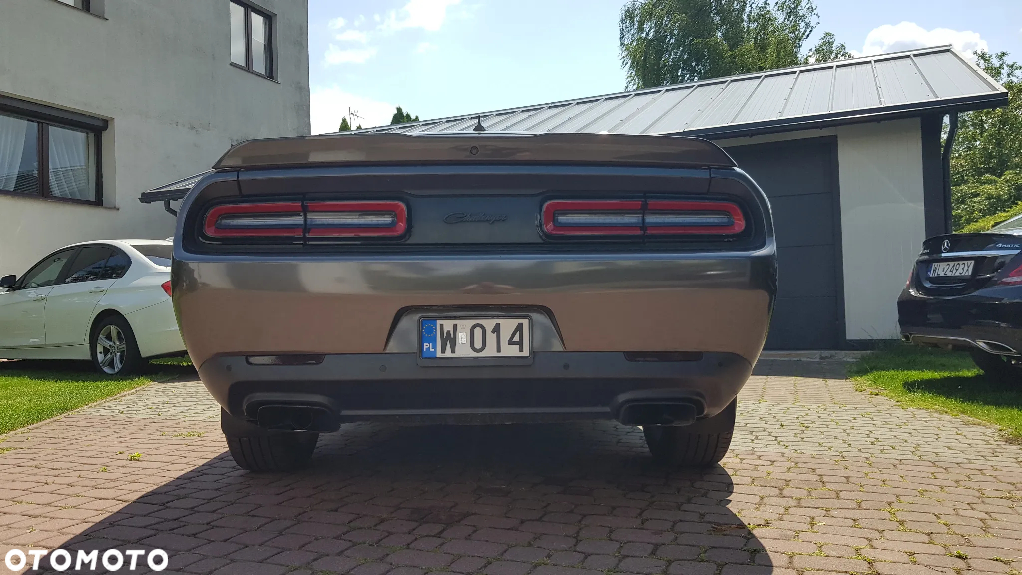 Dodge Challenger - 12