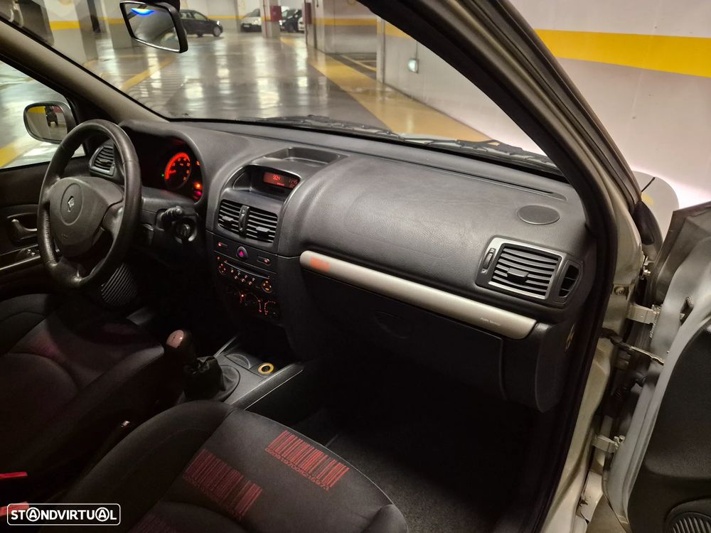 Renault Clio 1.2 16V Confort Dynamique - 32