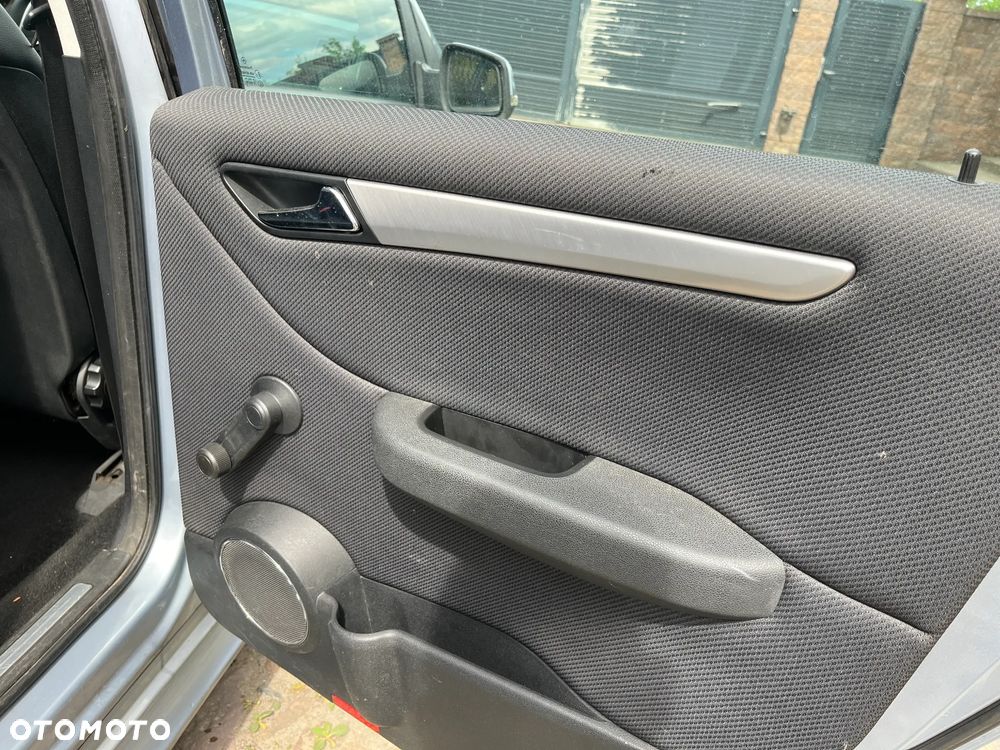Mercedes-Benz Klasa B 180 CDI Autotronic Special Edition - 16