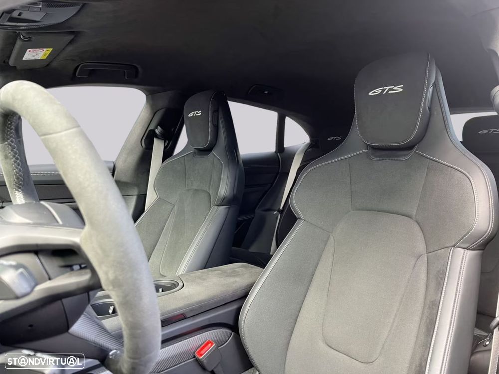 Porsche Taycan Sport Turismo - 18