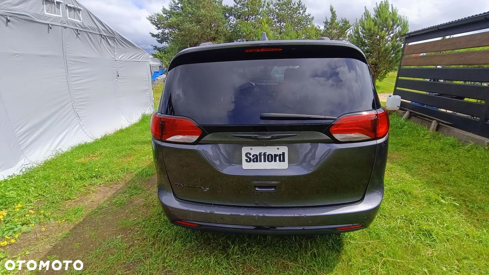Chrysler Pacifica - 33