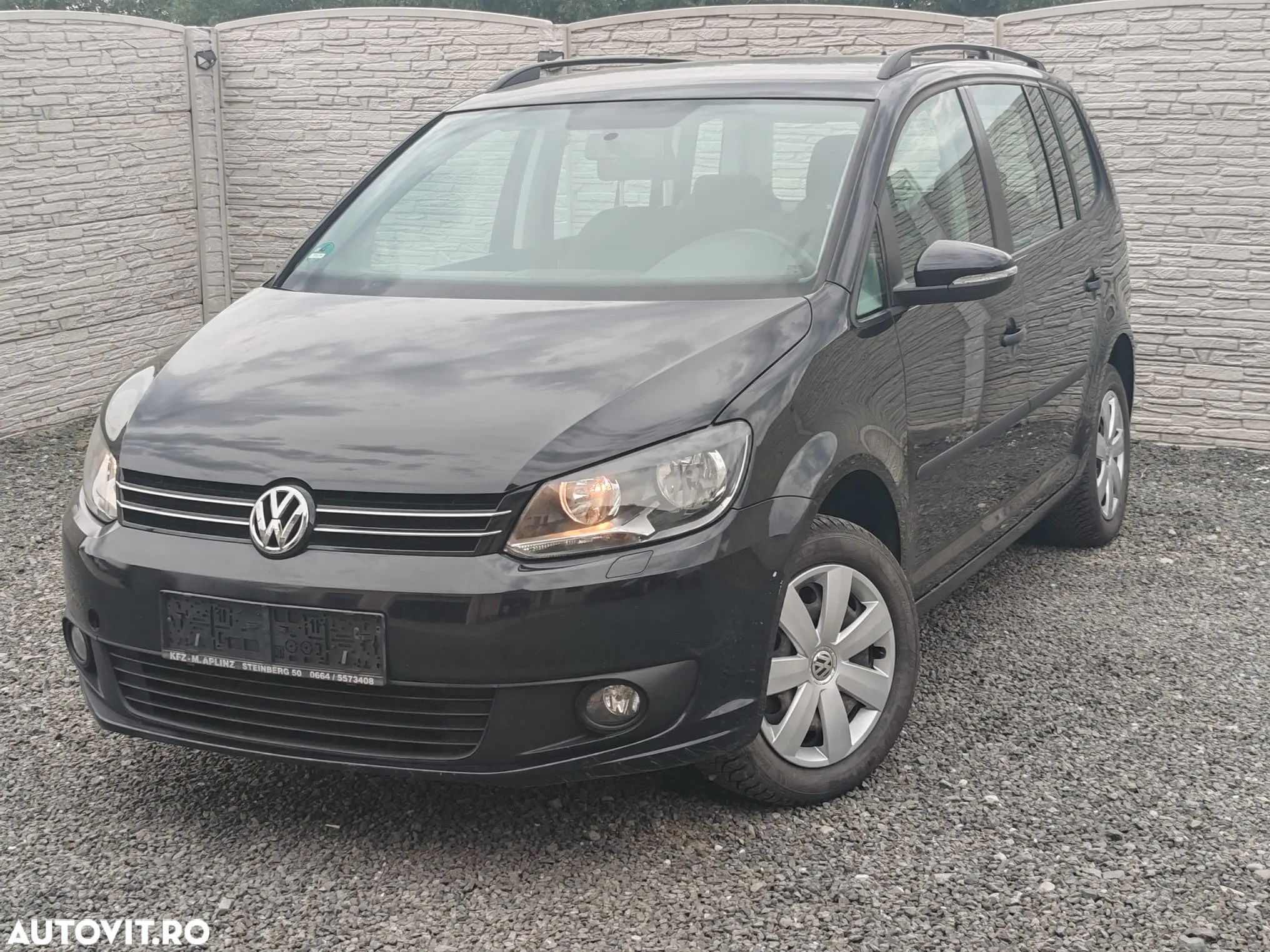 Volkswagen Touran - 1