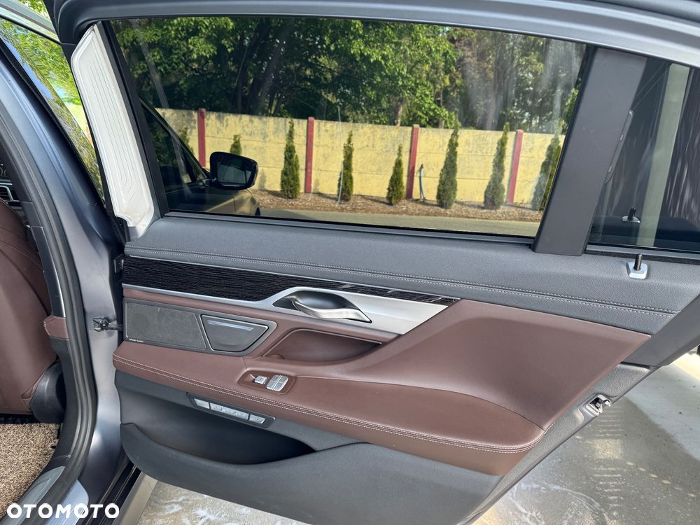 BMW Seria 7 730Ld xDrive sport - 35