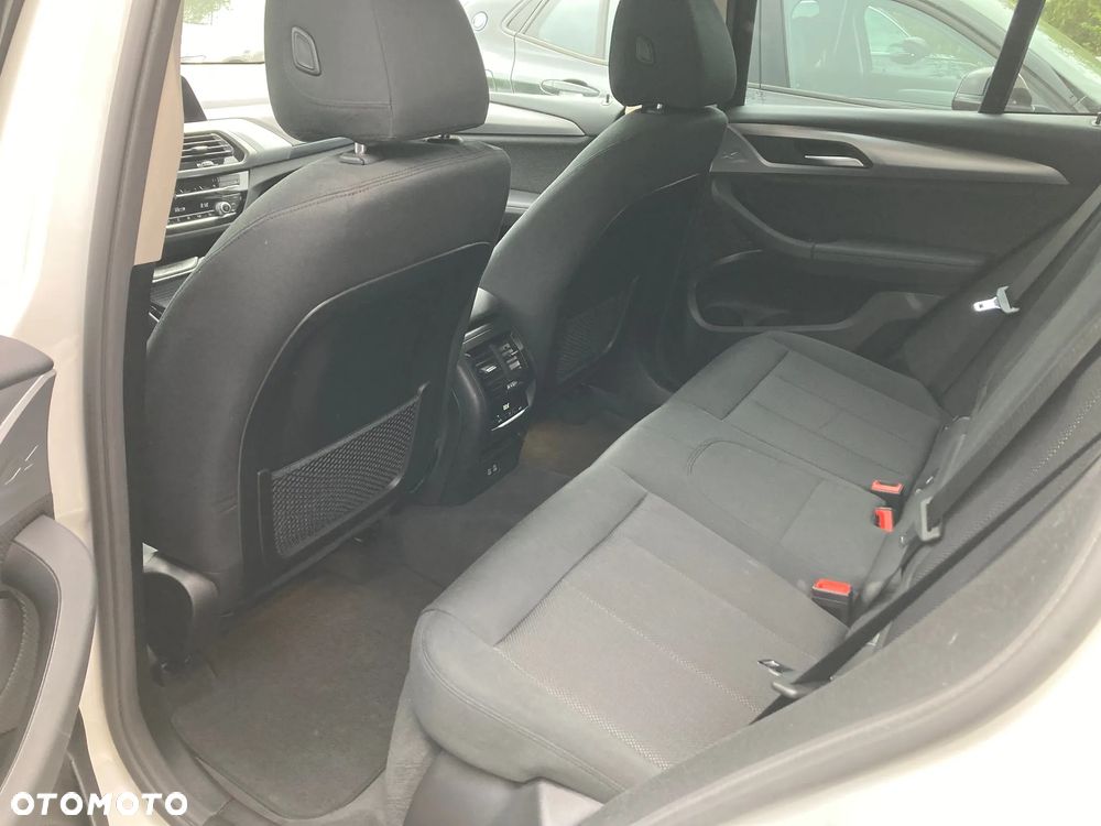BMW X3 xDrive20d Advantage - 10