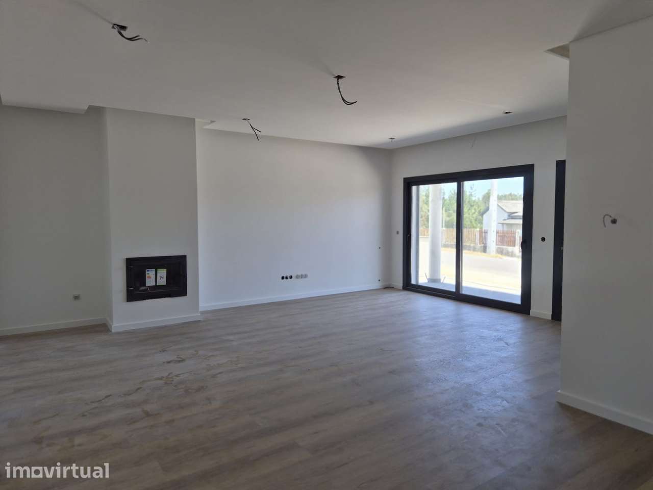 Moradia T3, térrea, geminada com garagem e jardim. Fração "A" - Grande imagem: 4/17