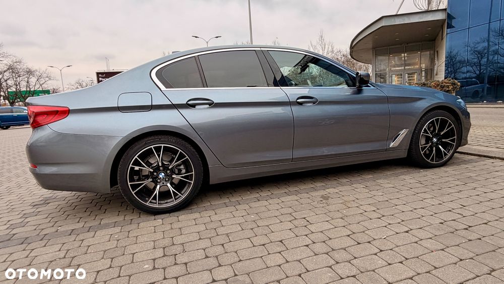 BMW Seria 5 530i xDrive Sport Line sport - 9
