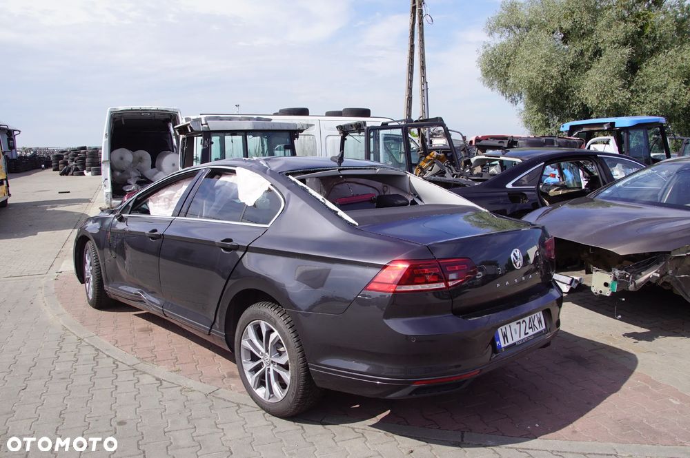 Auto na części - Volkswagen Passat B8 Sedan Lift 2.0 TDI 150 KM DSRB UEM LB7R 57 TYS. KM 2020R Silnik Skrzynia Drzwi Lampa Klapa Zderzak Deska Kokpit Sterownik Moduł Radio Felga - 9