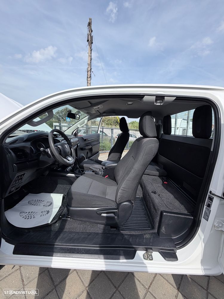 Toyota Hilux 2.4 D-4D 2WD CE - 11
