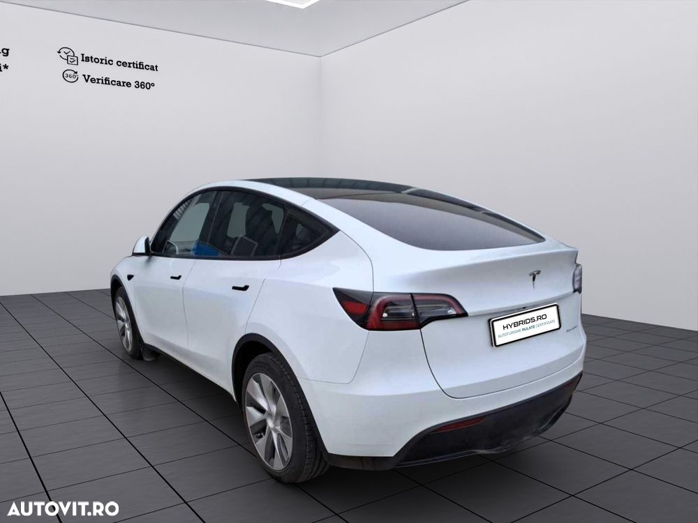 Tesla Model Y - 4