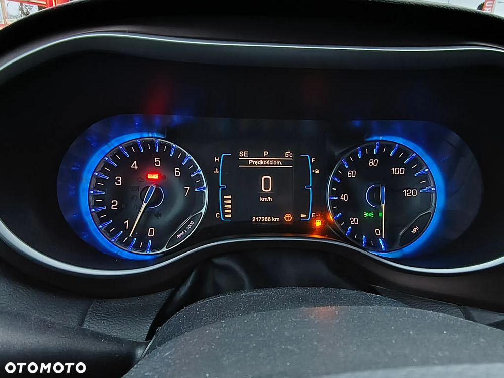 Chrysler Pacifica - 16