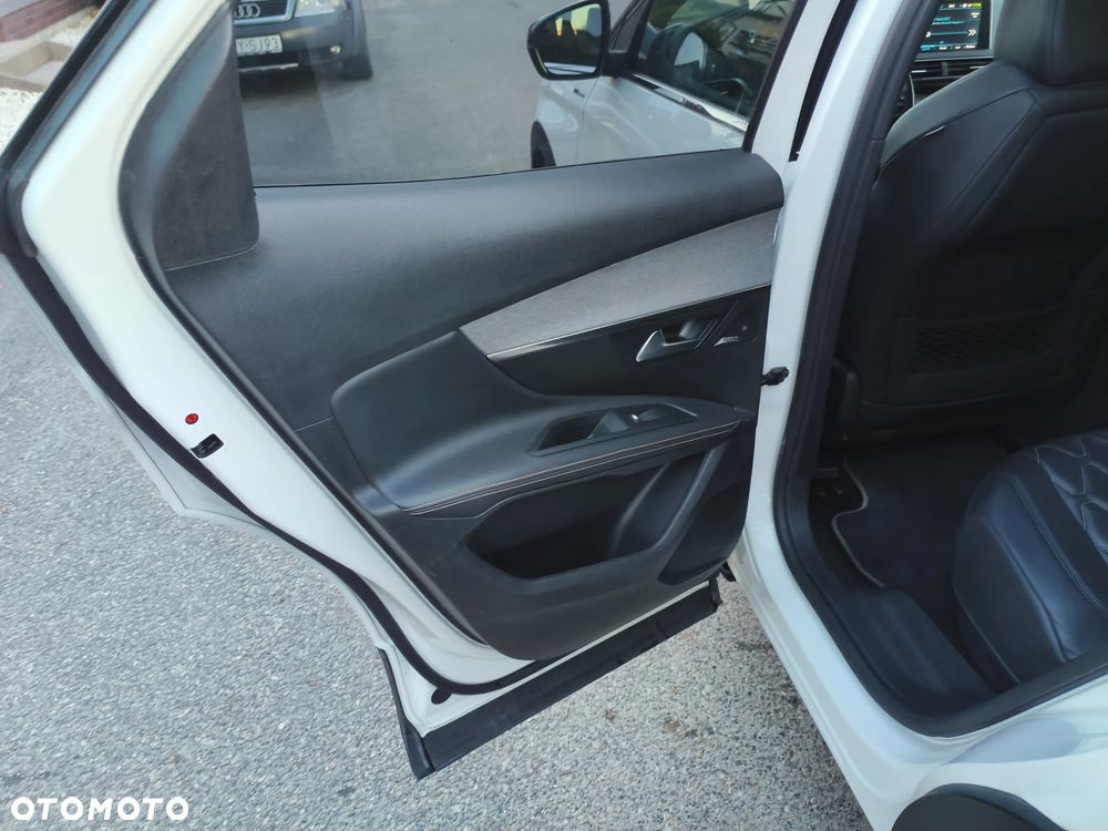 Peugeot 3008 1.6 PureTech HYbrid4 GT Line S&S EAT8 - 17