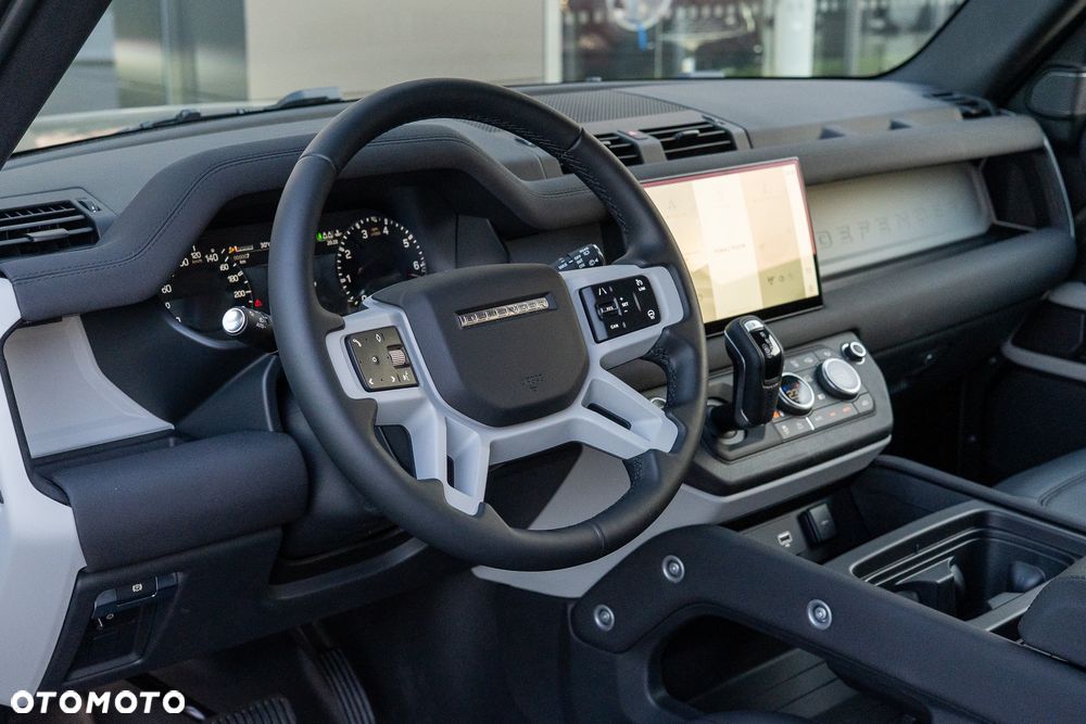Land Rover Defender - 7