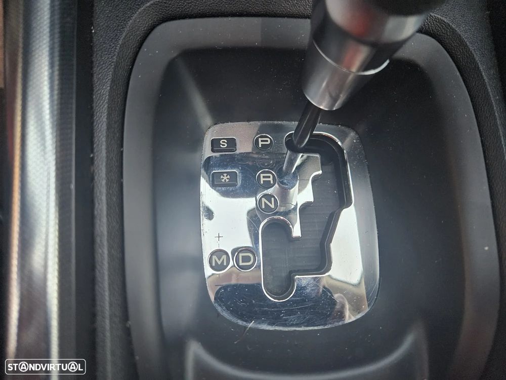 Peugeot 2008 1.2 PureTech Allure EAT6 - 23