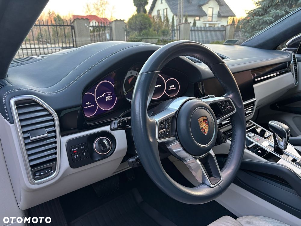 Porsche Cayenne Coupe E-Hybrid - 9