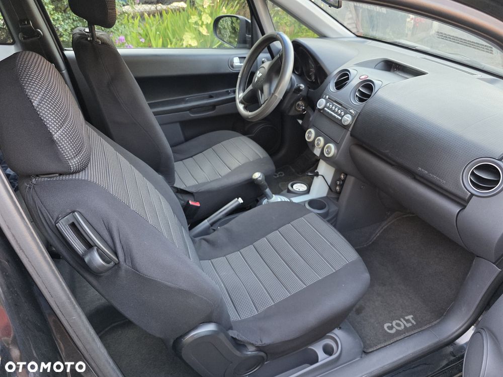 Mitsubishi Colt - 4