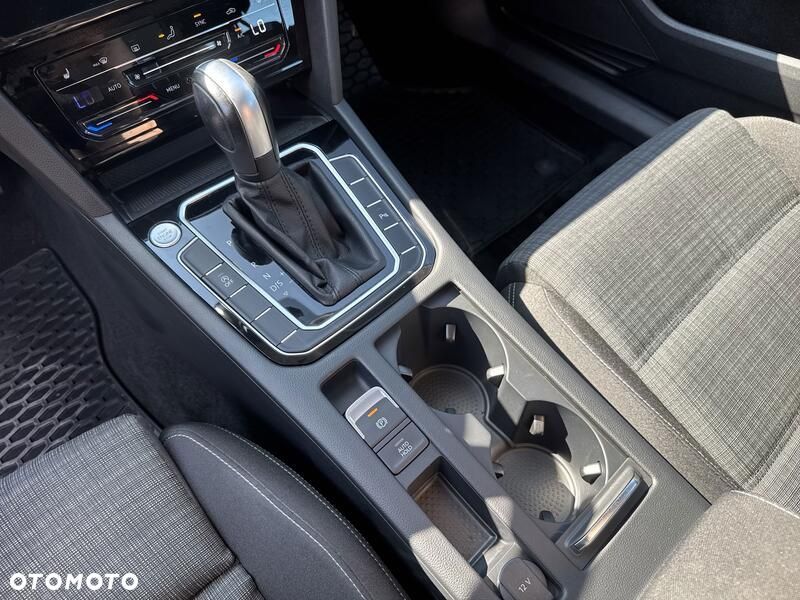 Volkswagen Passat - 16