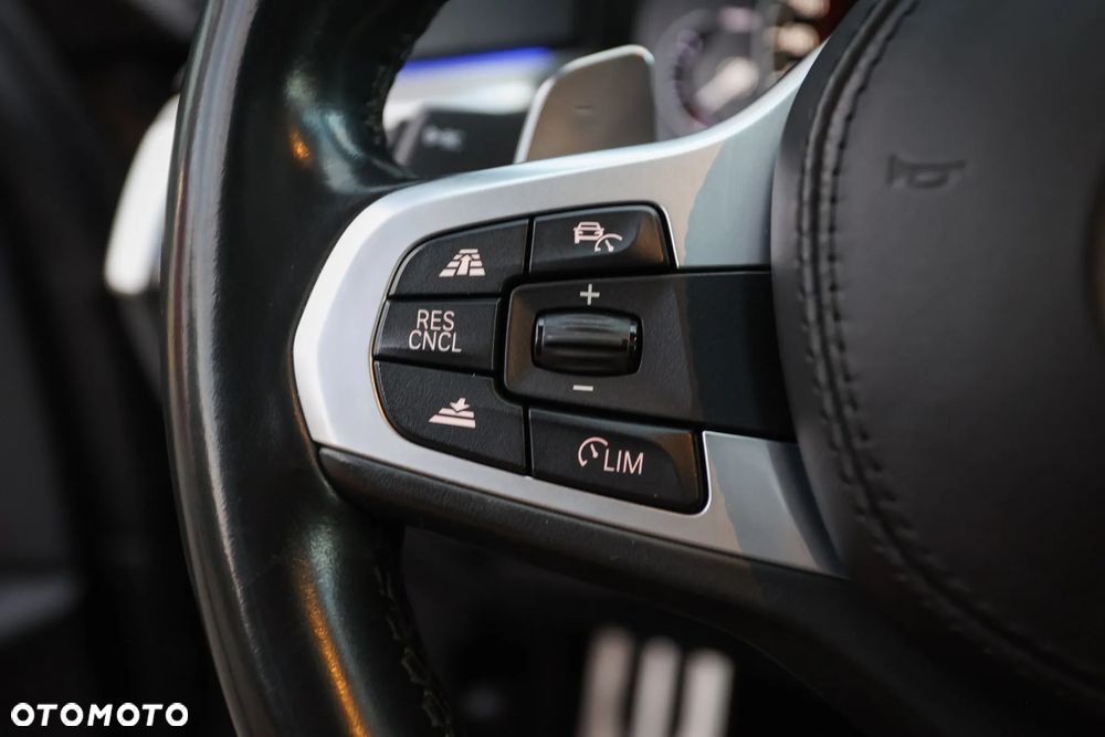 BMW Seria 5 520d xDrive M Sport sport - 35