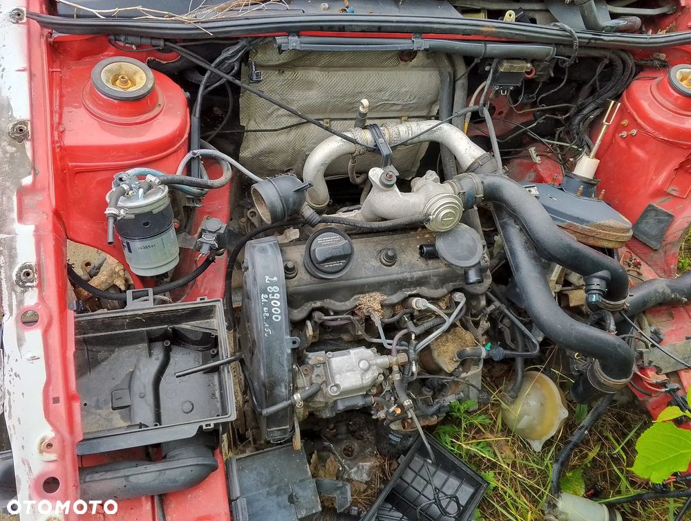 Volkswagen Passat B4 (93-97r.) 1.9TDI 89KM. Silnik 1Z Skrzynia CTN lakier LY3D . Cały na części. GWARANCJA !!! Przód Tył Zestaw Komplet Drzwi Klapa Zderzak Błotnik Maska Grill Atrapa Szyba Pas Lampa Lusterko Boczki Fotel Kanapa Kokpit Deska Rozdzielcza Przełącznik Włącznik Sterownik Przewody Wiązka Instalacja Moduł Komputer Czujnik Listwa Pompa Alternator Wtryski Głowica Rozrusznik Kompresor Sprzęgło Dwumas Silnik Skrzynia ABS Klimatyzacji Paliwa Wspomagania Kolektor Turbina Przepustnica Zawór Chłodnica Koło Hak Belka Sanki Zawieszenie Mcpherson Półoś Amortyzator Wydech Tłumik Zacisk Most - 5