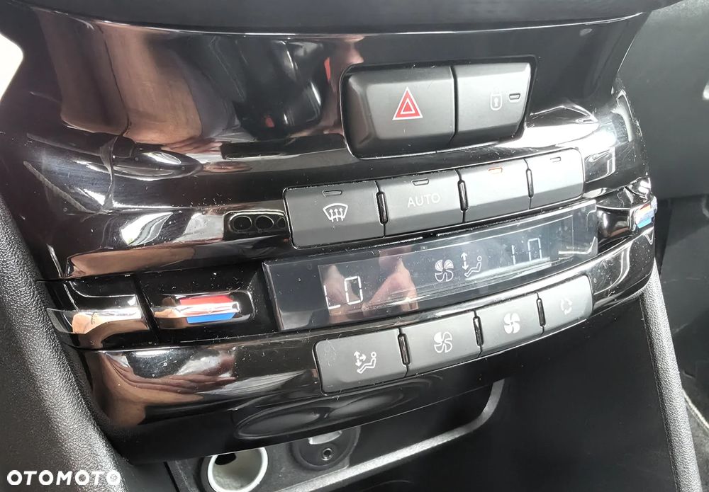 Peugeot 2008 1.6 VTi Allure - 24