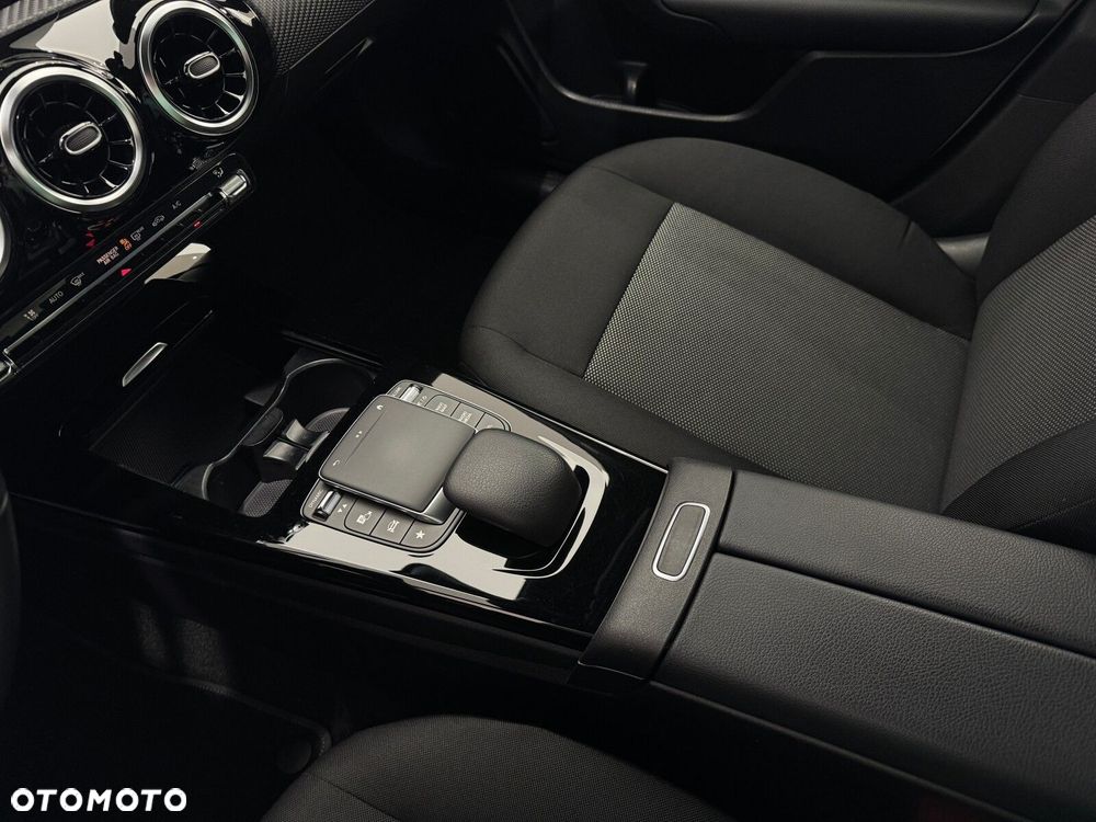 Mercedes-Benz CLA - 24