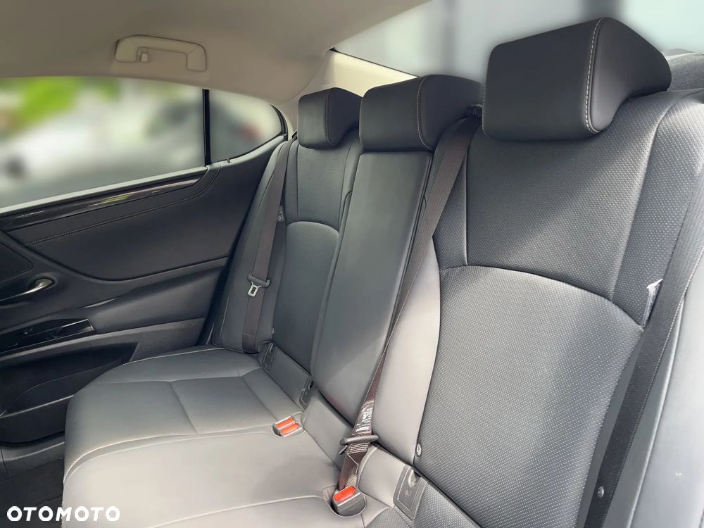 Lexus ES 300h Business Edition - 6