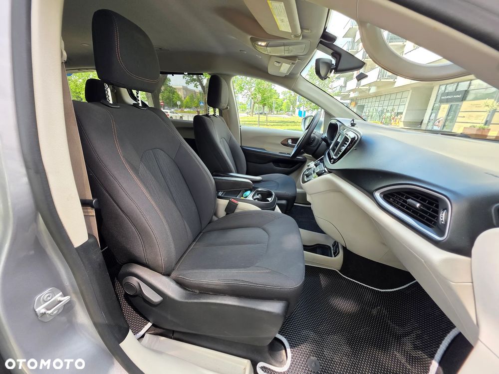 Chrysler Pacifica - 34