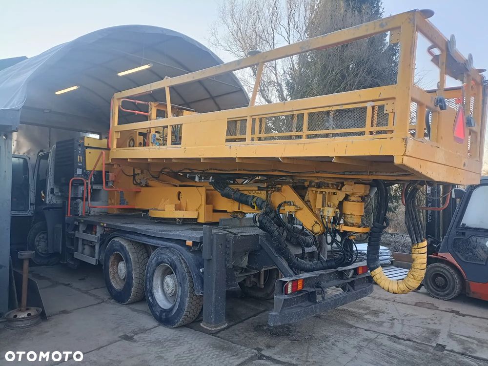 Mercedes-Benz axor - 1