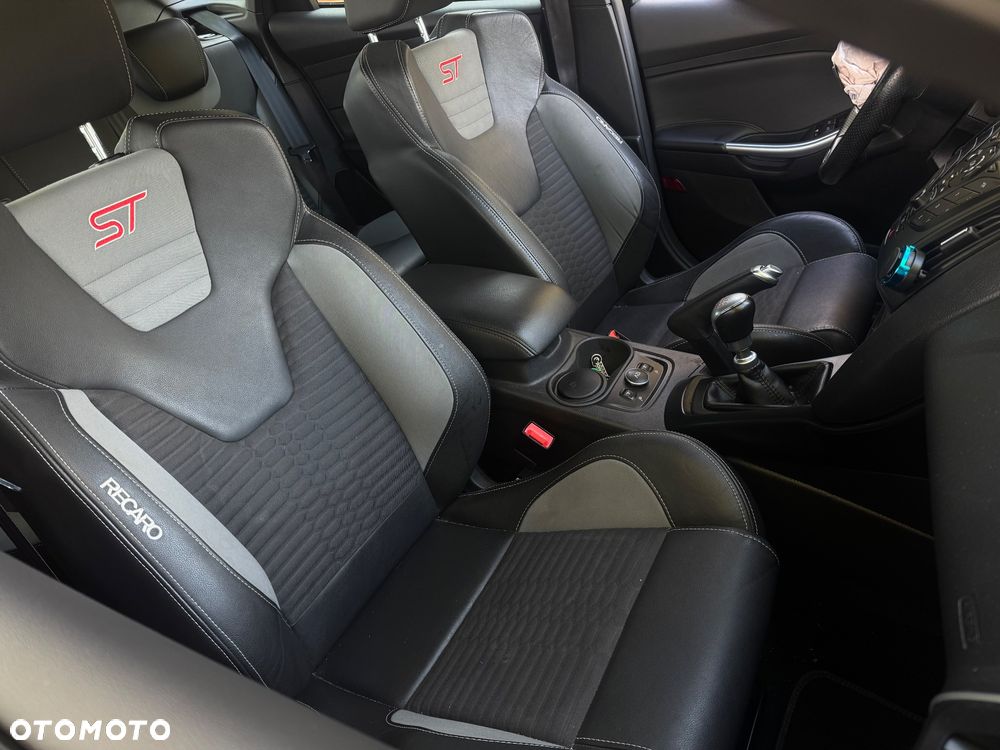 Ford Focus 2.0 EcoBoost ST - 15