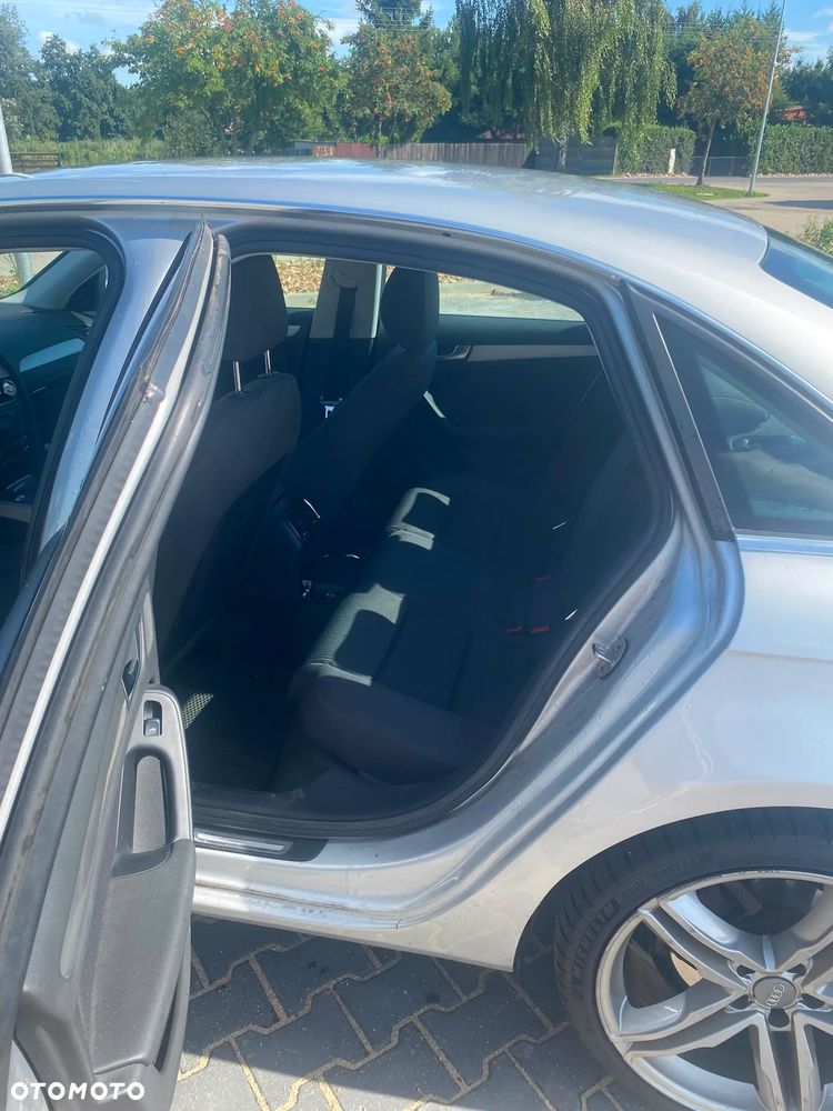 Audi A4 Limousine - 8