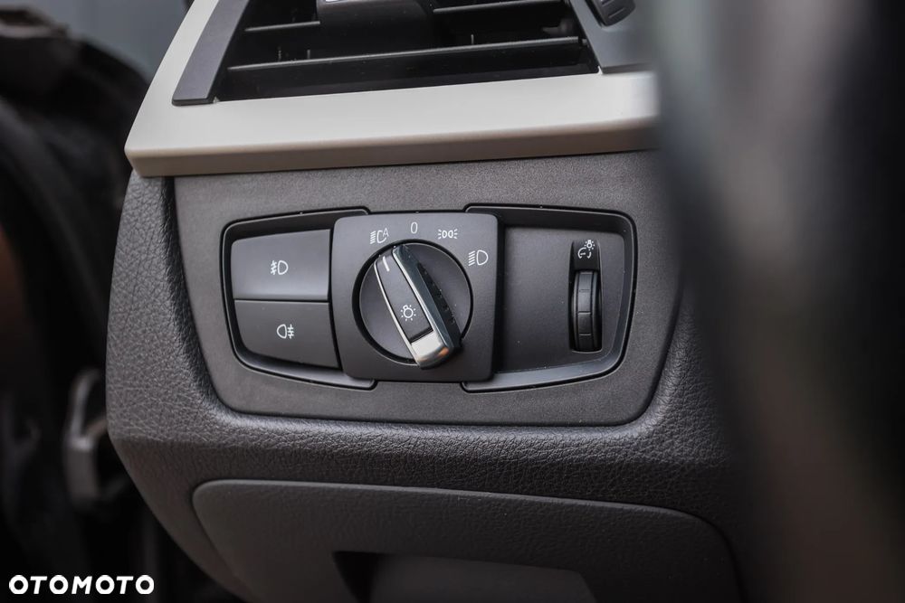 BMW Seria 3 320d Sport Line Shadow sport - 26