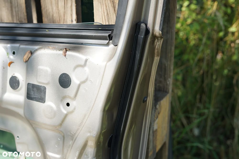 Drzwi przód przednie prawe Nissan Qashqai I J10 C30G - 15