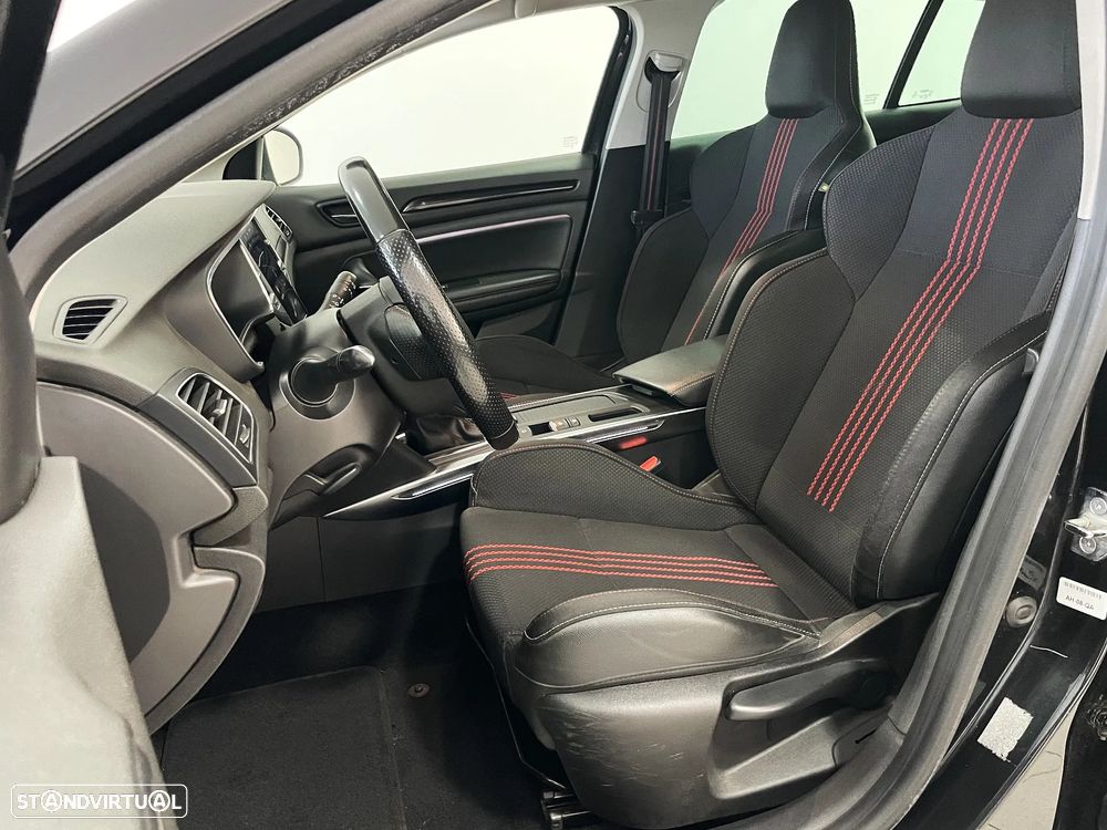 Renault Mégane Sport Tourer ver-1-5-blue-dci-r-s-line - 14