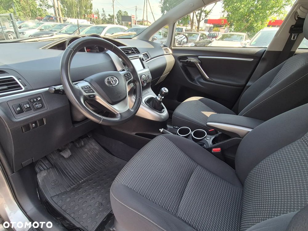 Toyota Verso 1.6 D-4D Prestige - 25