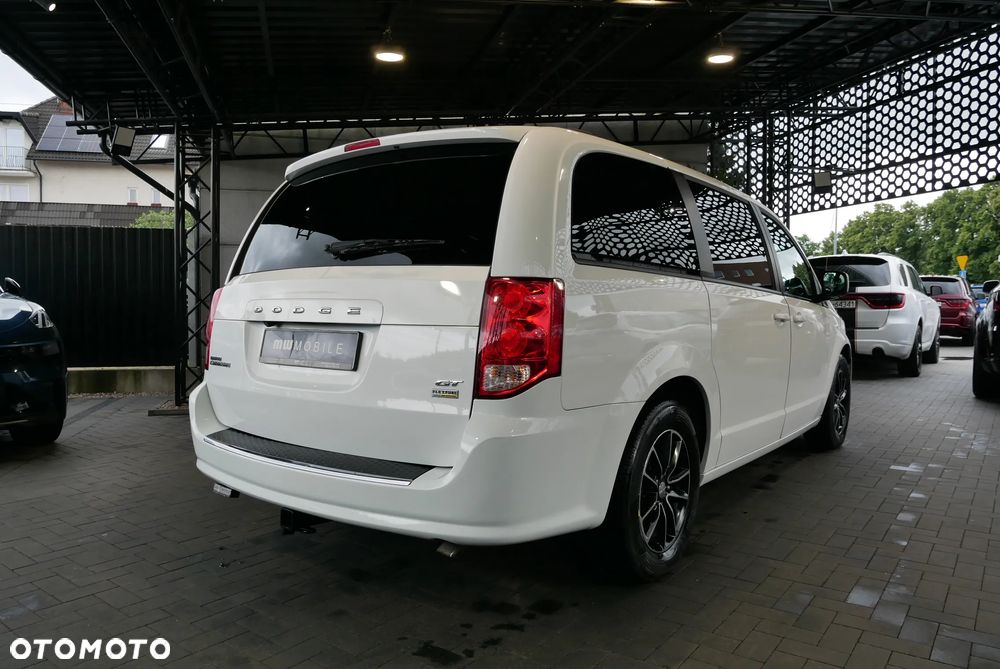 Dodge Grand Caravan - 3