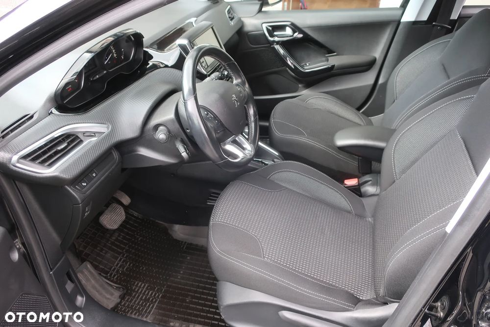 Peugeot 208 - 14
