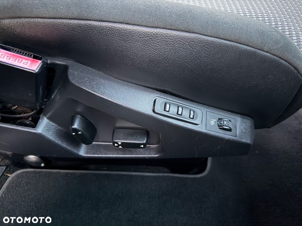 Peugeot 807 HDi 135 Allure - 21