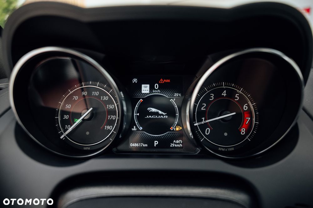 Jaguar F-Type 2.0 Chequered Flag - 7