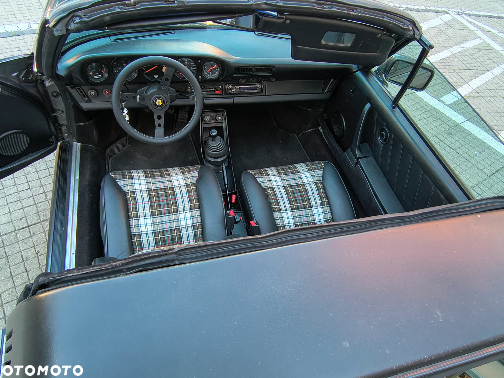Porsche 911 Carrera 2 Targa - 17