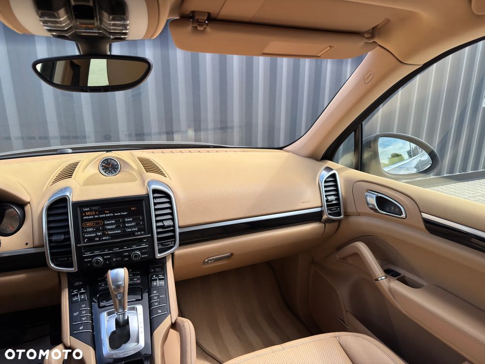 Porsche Cayenne Standard - 26