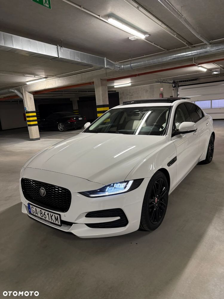 Jaguar XE 2.0 P250 R-Dynamic SE - 5