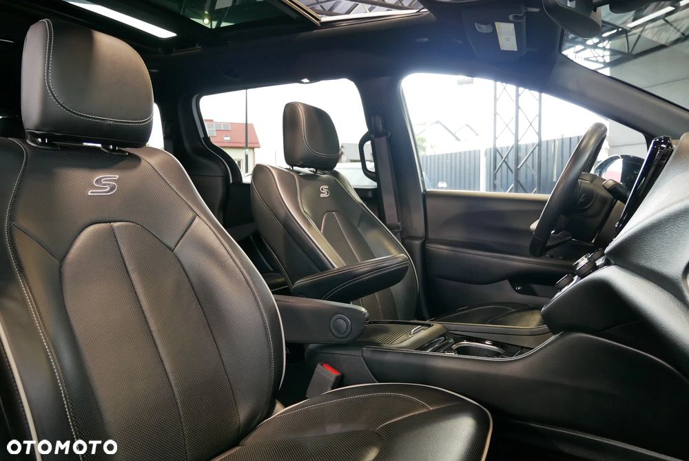 Chrysler Pacifica - 11