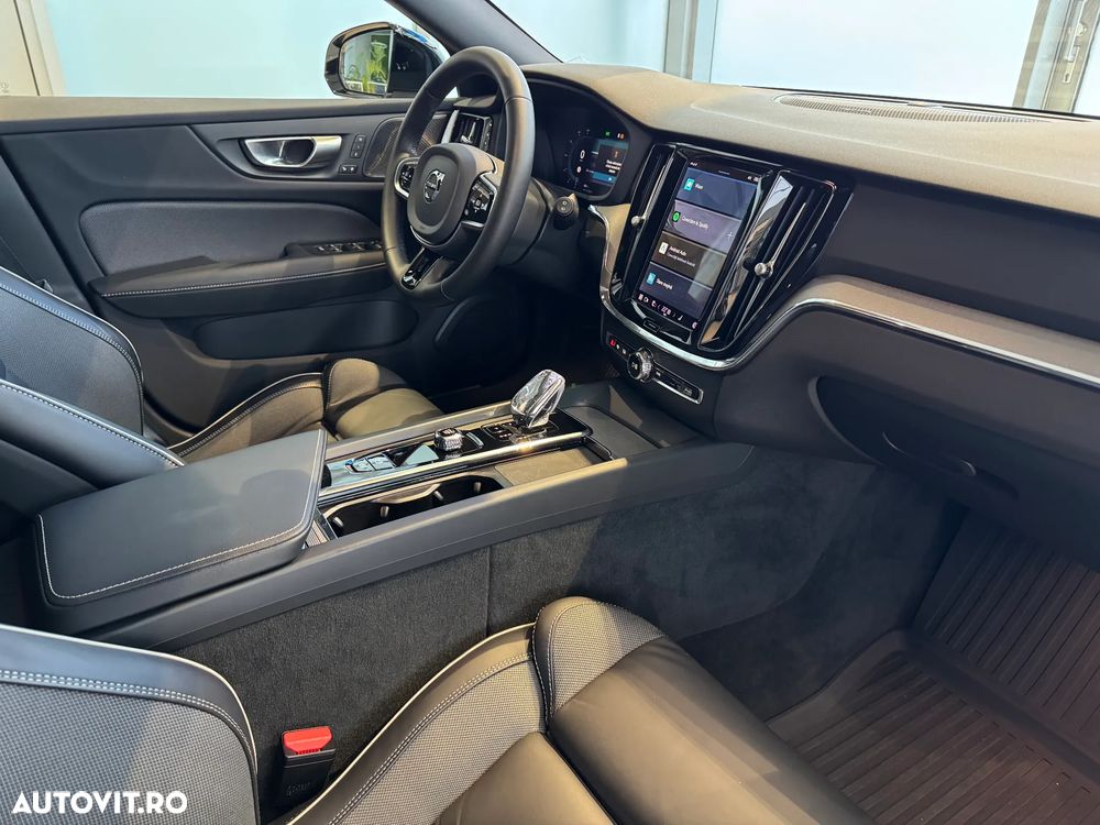 Volvo V60 B4 MHEV AT Plus Dark - 11