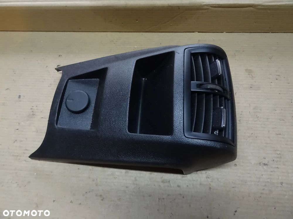 ZAKOŃCZENIE KONSOLI ŚRODKOWEJ GNIAZDO 12V PANEL CZARNY NAWIEWY TYŁ OPEL INSIGNIA A - 2