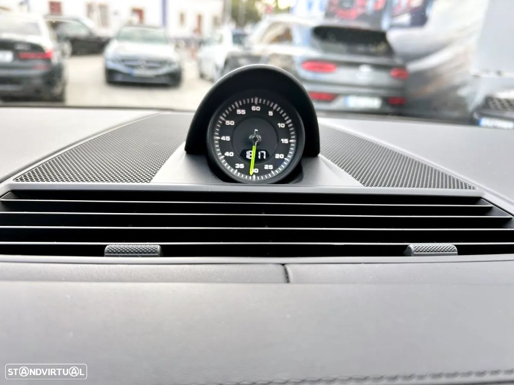 Porsche Panamera 4 E-Hybrid - 16