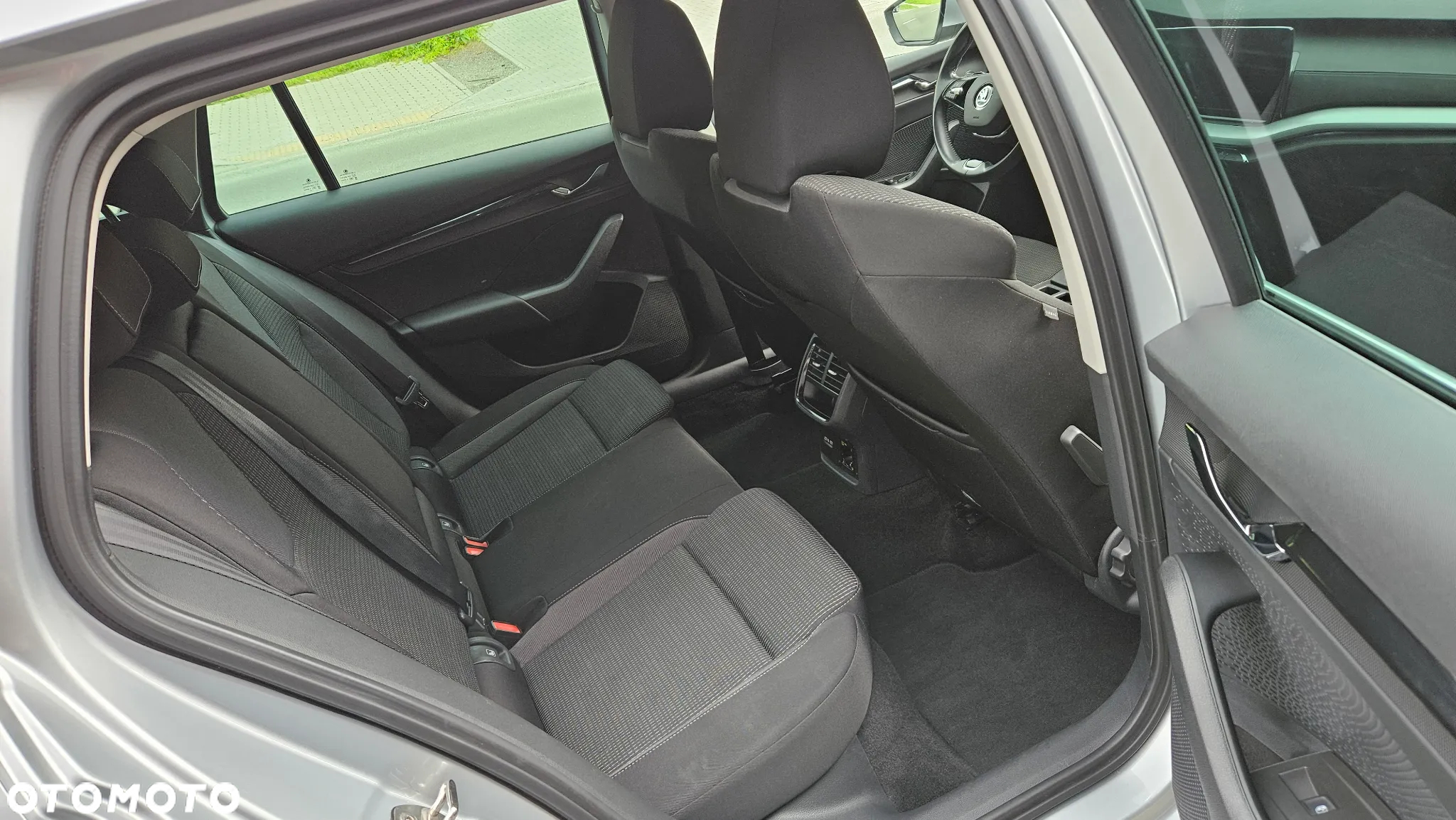Skoda Octavia Combi 2.0 TDI DSG Edition - 4
