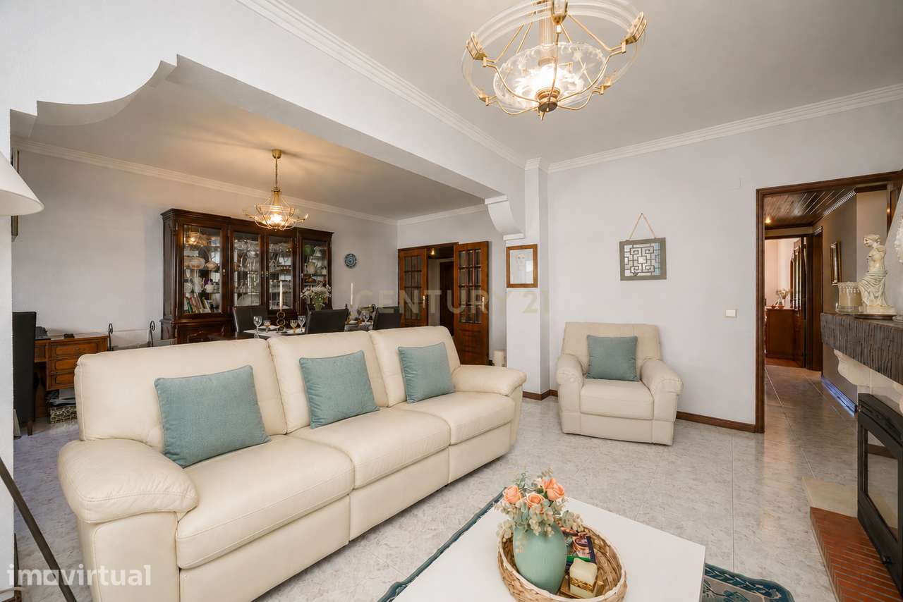 APARTAMENTO T4  CONVERTIDO EM T3 , SEMI REMODELADO, EM SETÚBAL - Grande imagem: 2/30