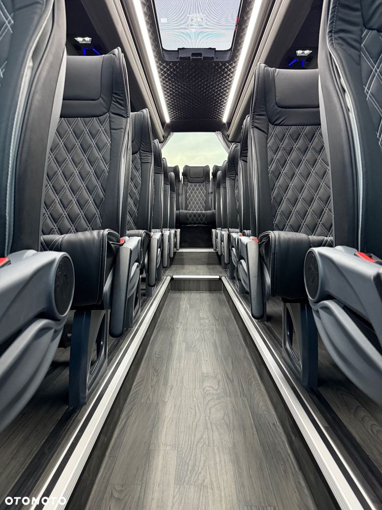 Mercedes-Benz Sprinter 519 - 30